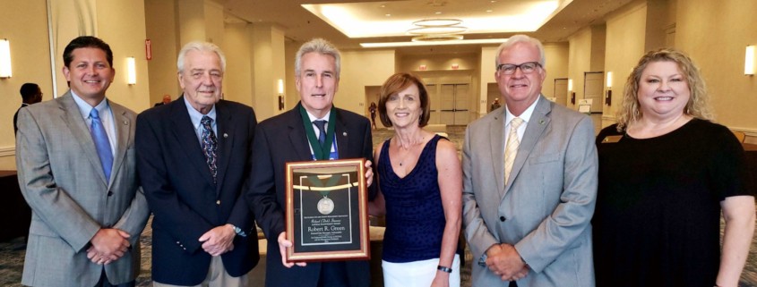 Former City Manager Bobby Green receiving ICMA award